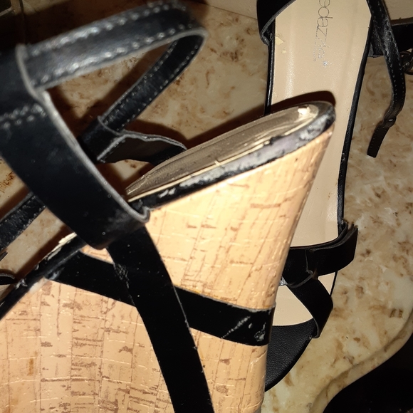 Shoe Dazzle Women's wedges - Picture 3 of 6